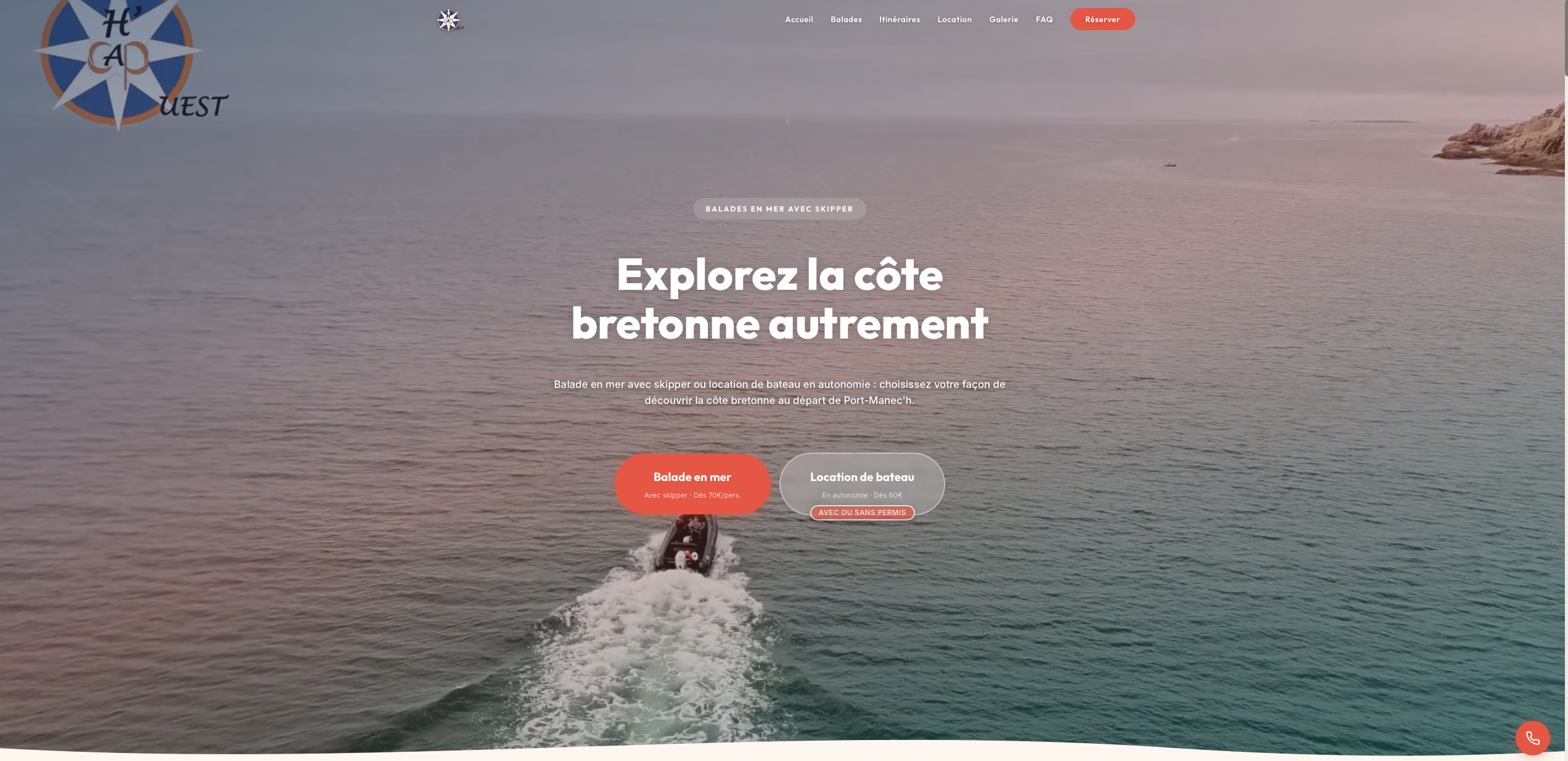 Hero du site H'Cap Ouest — sillage du bateau sur la côte bretonne